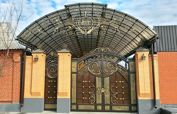 Купить или заказать ворота для дома с навесом - стильные и надежные решения для вашего участка в Ангарске от 43049 руб | ВоротМастер-Нгр